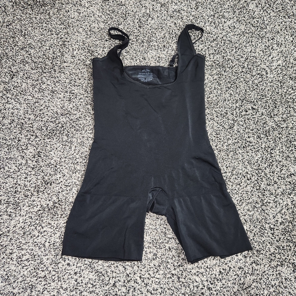 Red Hot Spanx Open Bust Mid Thigh Bodysuit Women's Size 2x Black Slimming Tummy